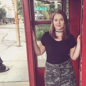 Meet your Posher, Alexis